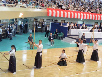 写真：第１回都道府県対抗弓道大会